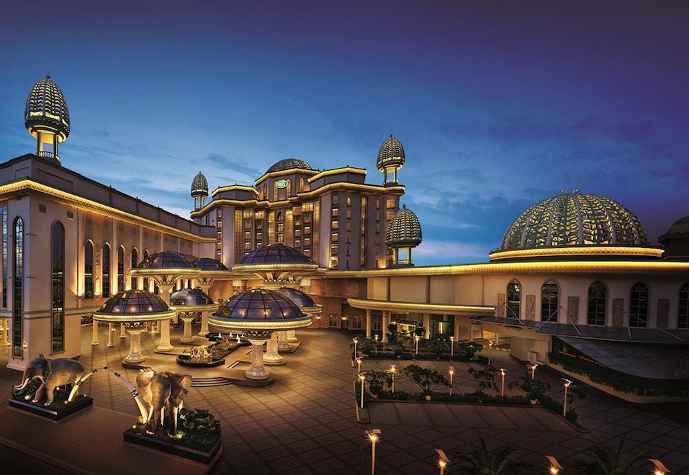 Sunway Resort Hotel Petaling Jaya Εξωτερικό φωτογραφία The Palace of the Golden Horses