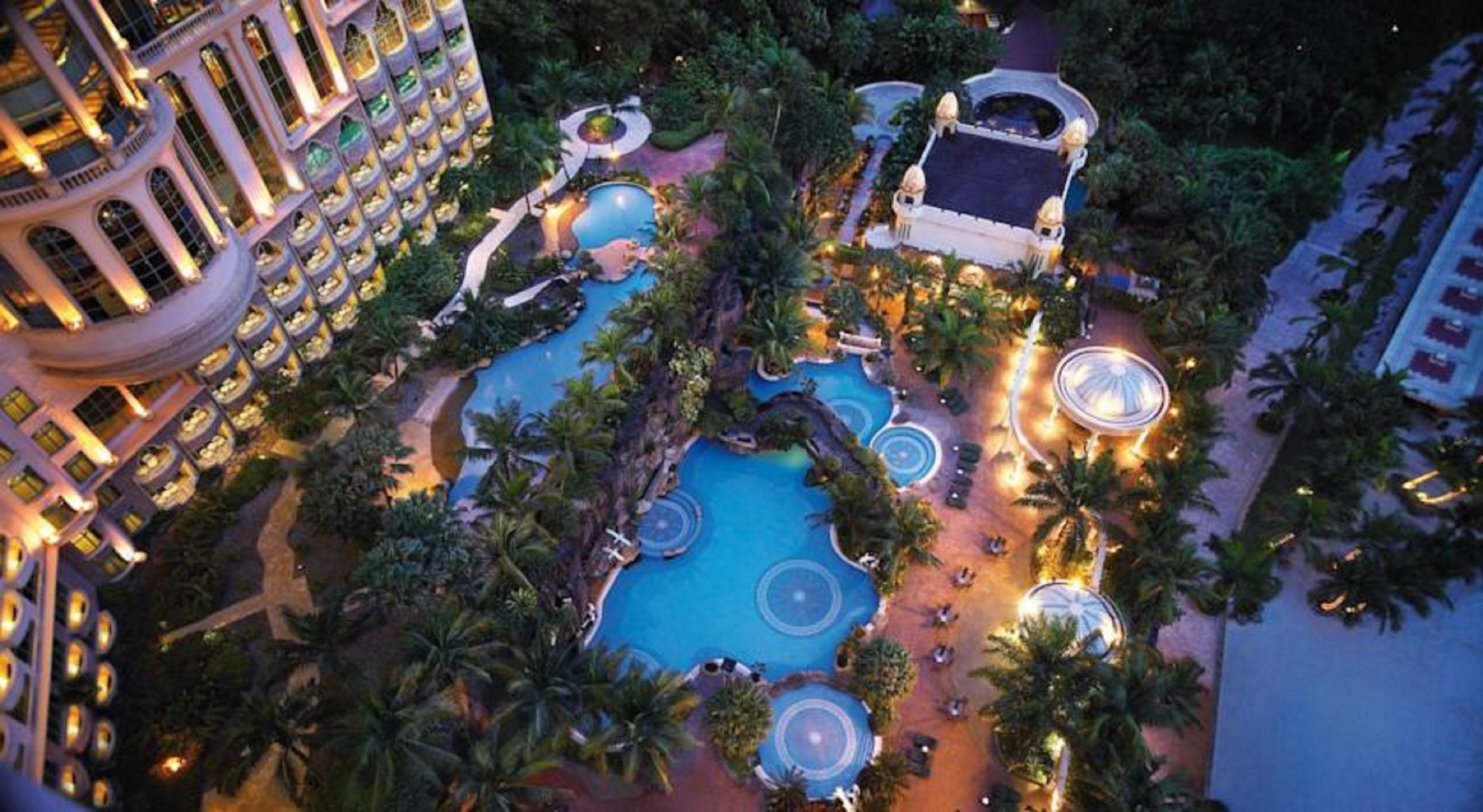 Sunway Resort Hotel Petaling Jaya Εξωτερικό φωτογραφία The pool at the Shangri-La Kuala Lumpur