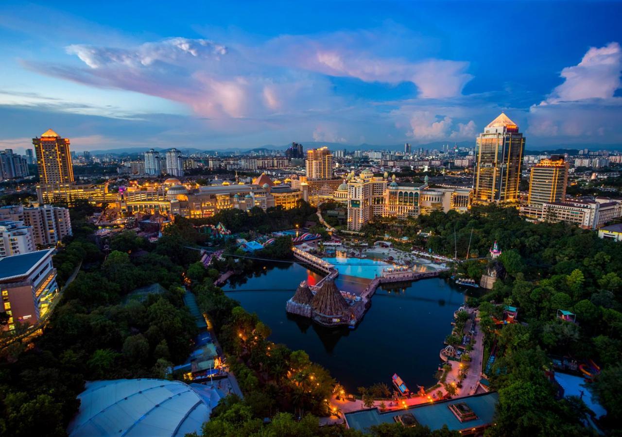 Sunway Resort Hotel Petaling Jaya Εξωτερικό φωτογραφία Putrajaya skyline