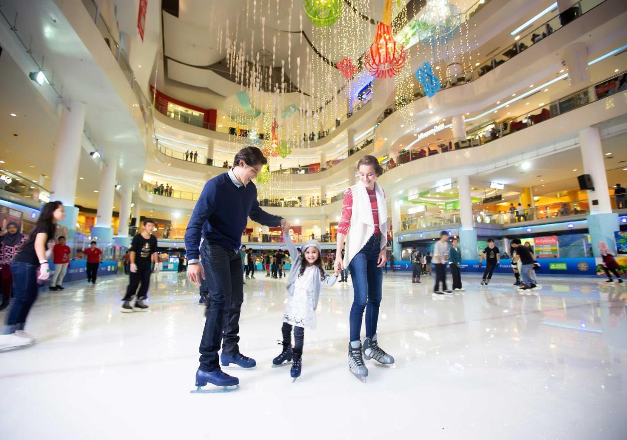 Sunway Resort Hotel Petaling Jaya Εξωτερικό φωτογραφία Ice rink at the mall